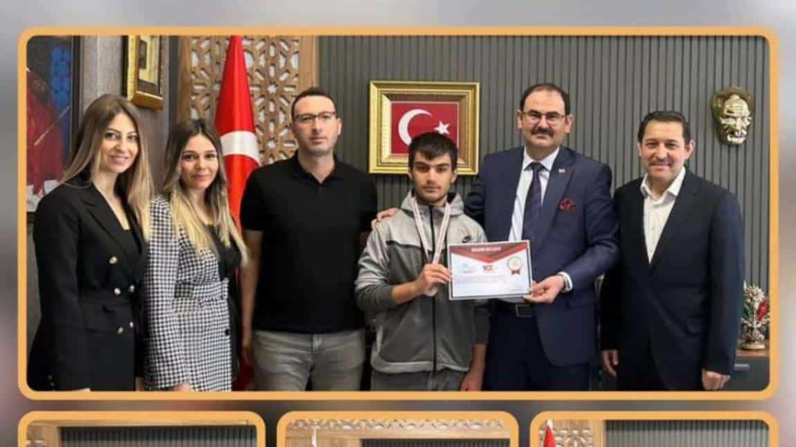 Engelli masa tenisi turnuvası Türkiye 2.si olan öğrencilerimiz İlçe Milli Eğitim Müdürümüz Zahit KÖSEOĞLU'nun misafiri oldu.